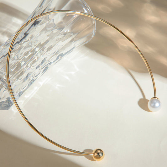 Modern pearl wire collar