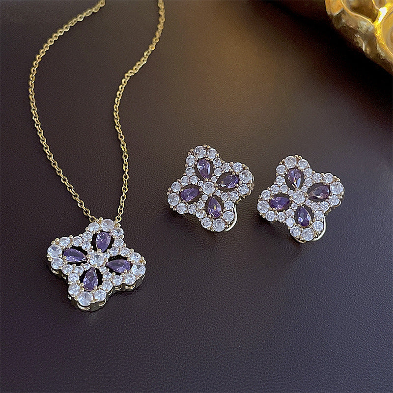 Clover Elegance