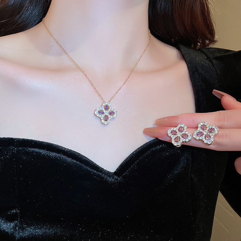 Clover Elegance