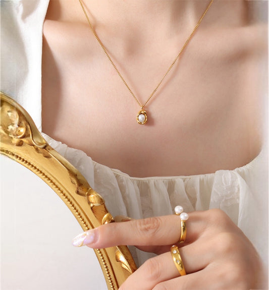 Enchanted pearl necklace