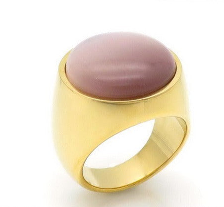 Queen round stone gold ring delicate pink